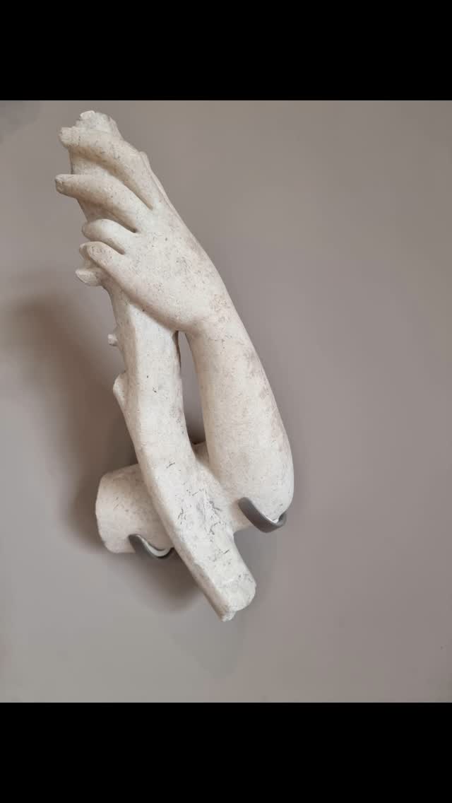 Sculptures de Camille Claudel et Auguste Rodin. Fascinée par le rendu de la matière corps qui s'entremêlent et la sensibilité féminine de Camille face à la force masculine d'Auguste. Un très bel équilibre @museerodinparis #paris #sculpture #camilleclaudel #augusterodin #art #culture #corps
